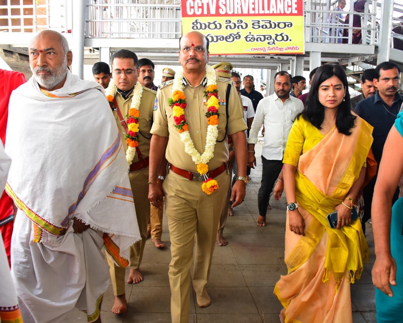 వేములవాడ రాజన్న ఆలయంలో డీజీపీ ప్రత్యేక పూజలు